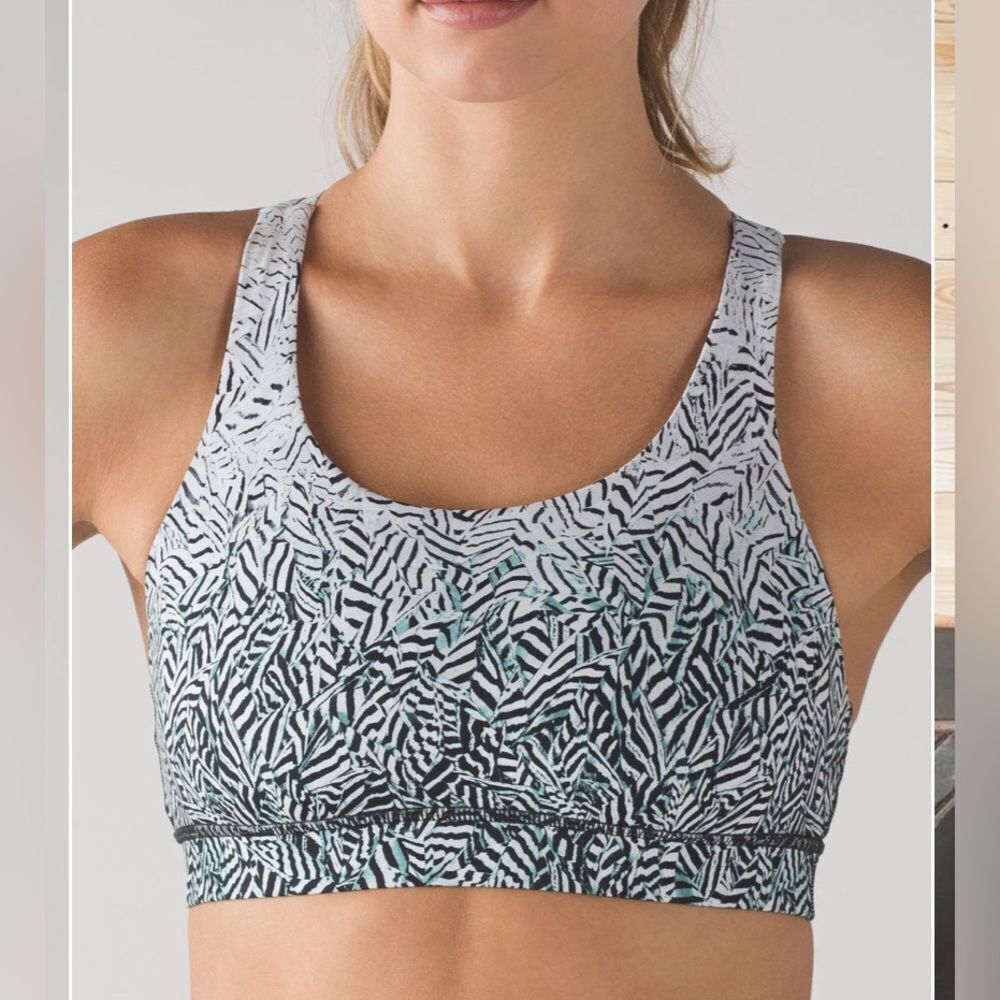 Lululemon Dazzle Energy Bra (Nulux) Sz 6‎ Alpine White Black
